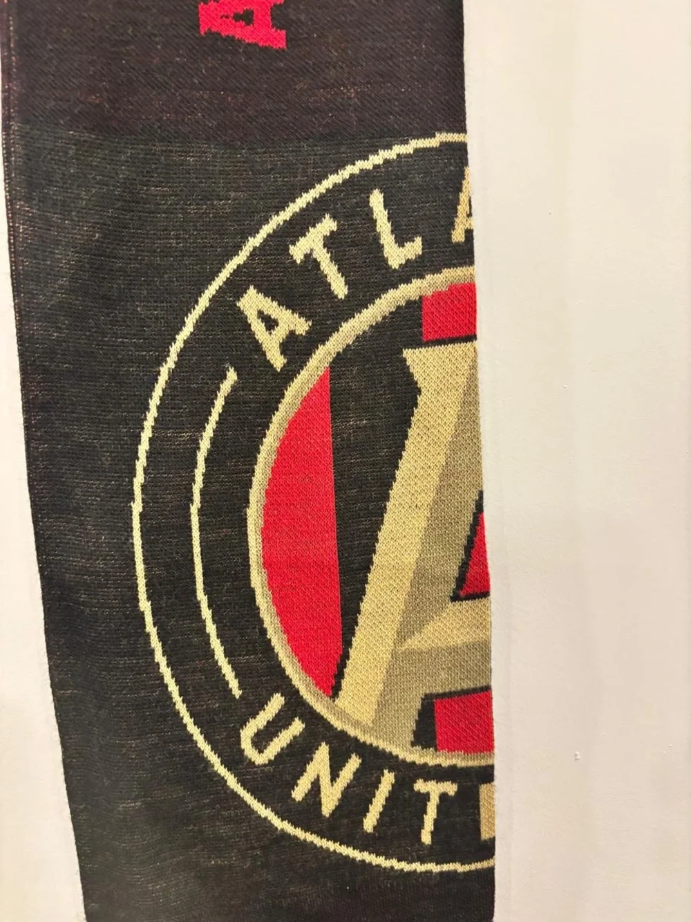 Atlanta United FC MLS Knit Scarf Black Red Gold Soccer Fringe Preowned #C08